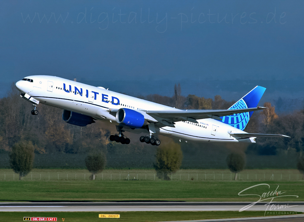Boeing 777 United
