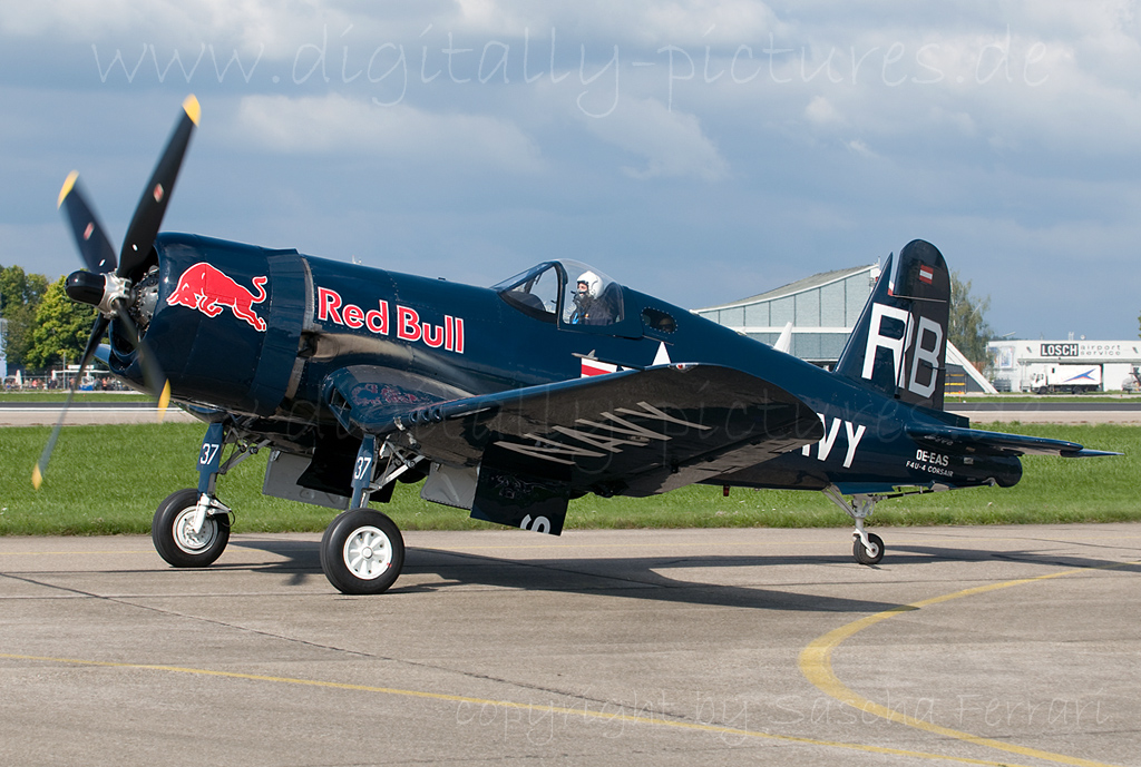 Corsair F4U