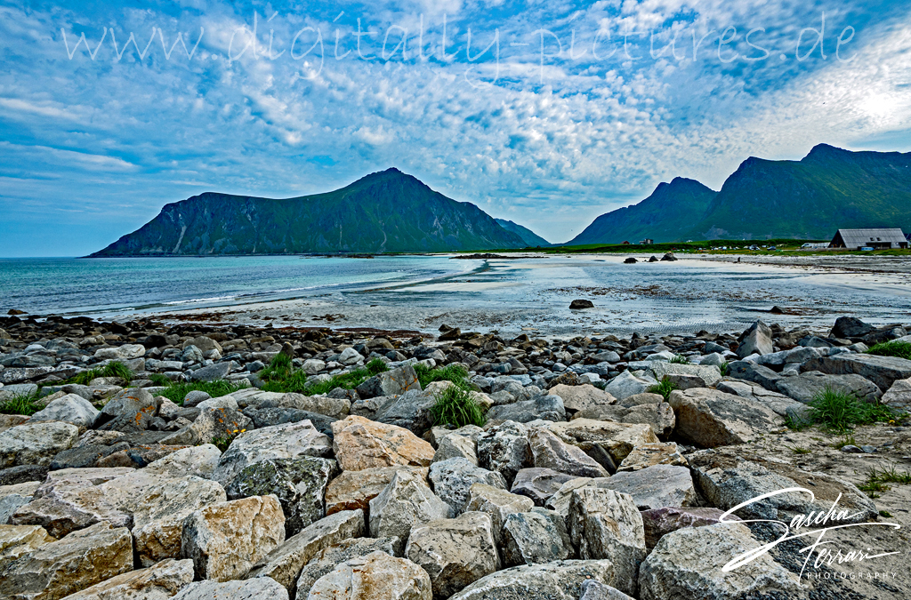 Flakstad Strand