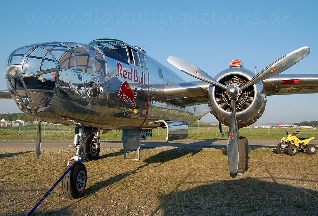 B25 Mitchell Flying Bulls